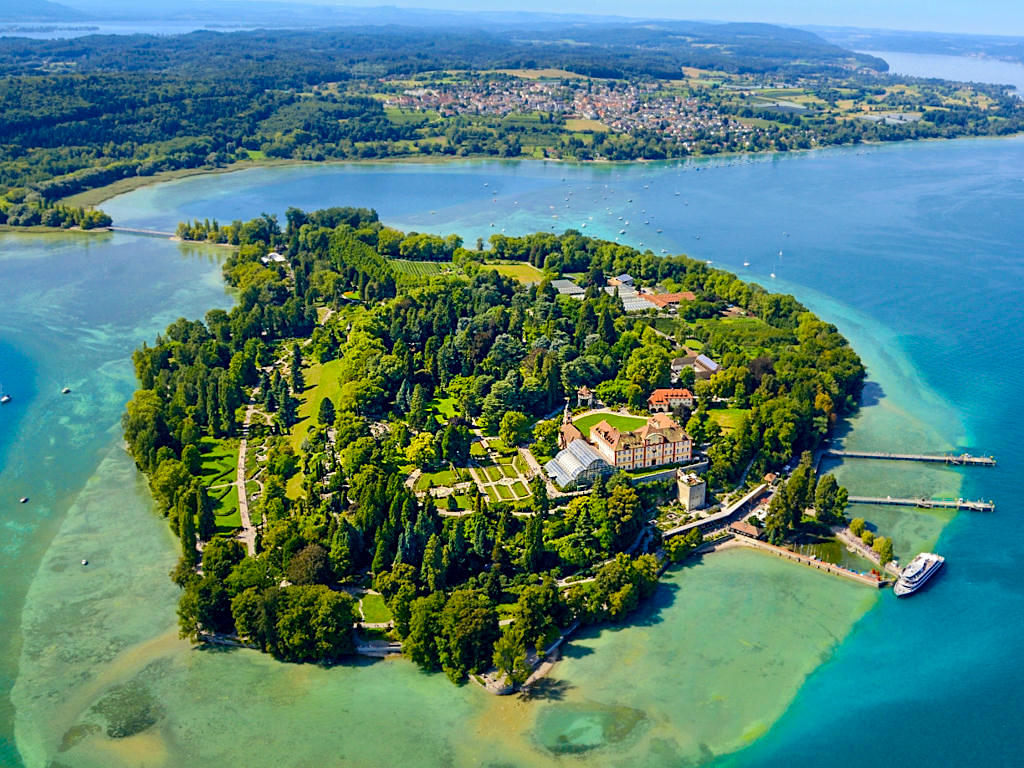 Luftaufnahme der Insel Mainau und vom Bodensee - Baden-Württemberg