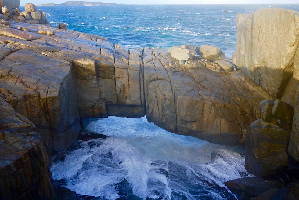 Natural Bridge - Beeindruckende Felsformationen im Torndirrup National Park - Rainbow Coast Highlights - Western Australia