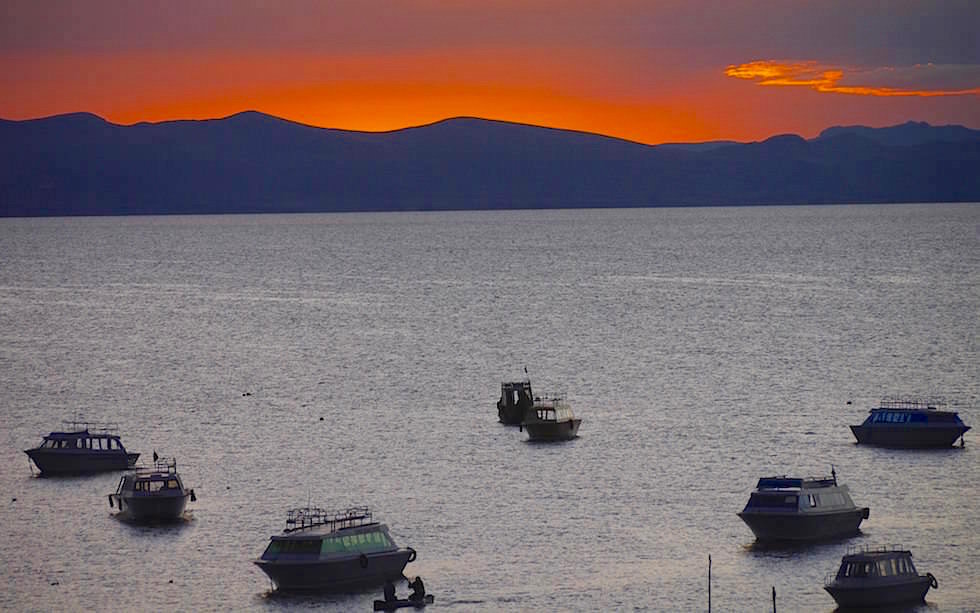 Lake Titicaca - Copacabana - Sonnenuntergang am Titicaca See in Copacabana Bolivien