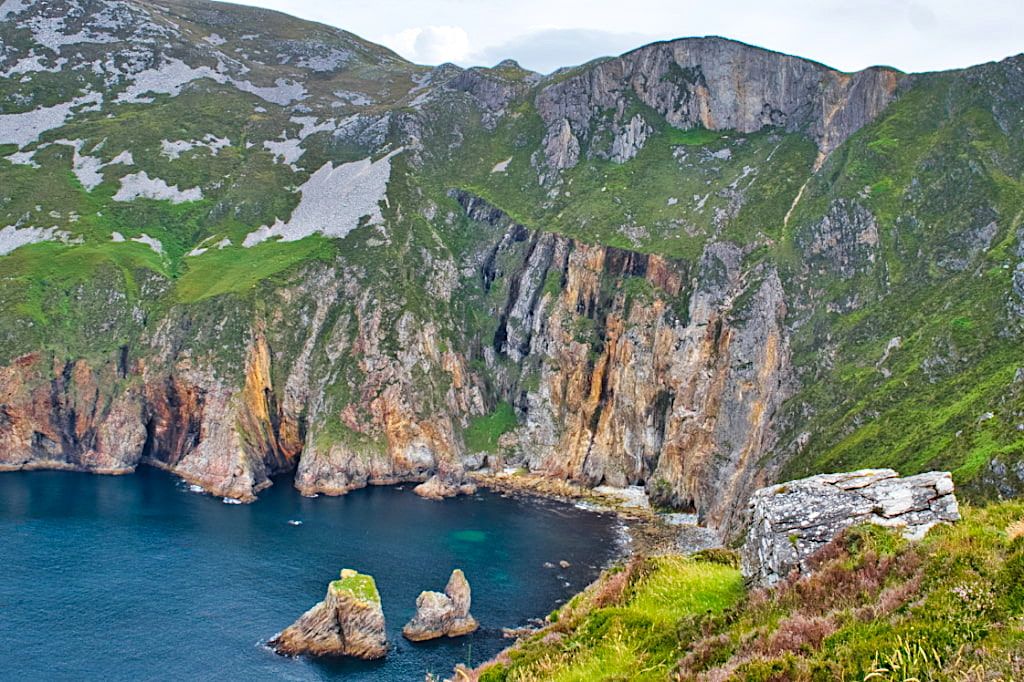 Sliabh Liag oder Slieve League mit Blick auf die Felsformation Chair & Table - Donegal, Irland