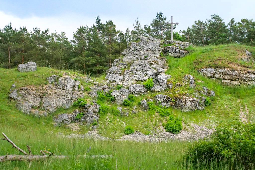 Adlersberg auf der Marienhöhe liegt am Rande des Innerer Ring Rieskraterringes - Nördlingen, Bayern