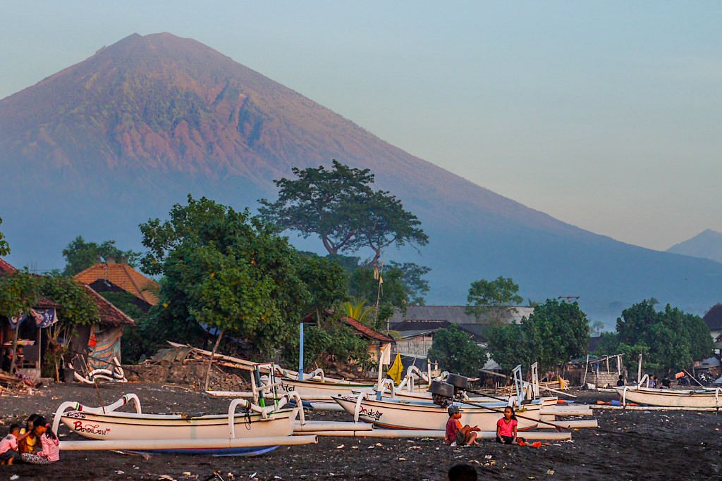 Insider Tipp für Bali: Amed mit Mt Agung als Kulisse - Indonesien