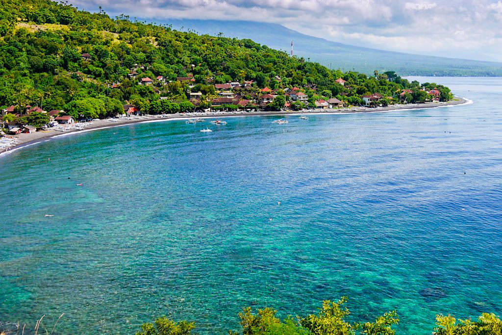 Grandioser Ausblick auf den wunderschönen Jemeluk Beach - Amed Bali - Indonesien