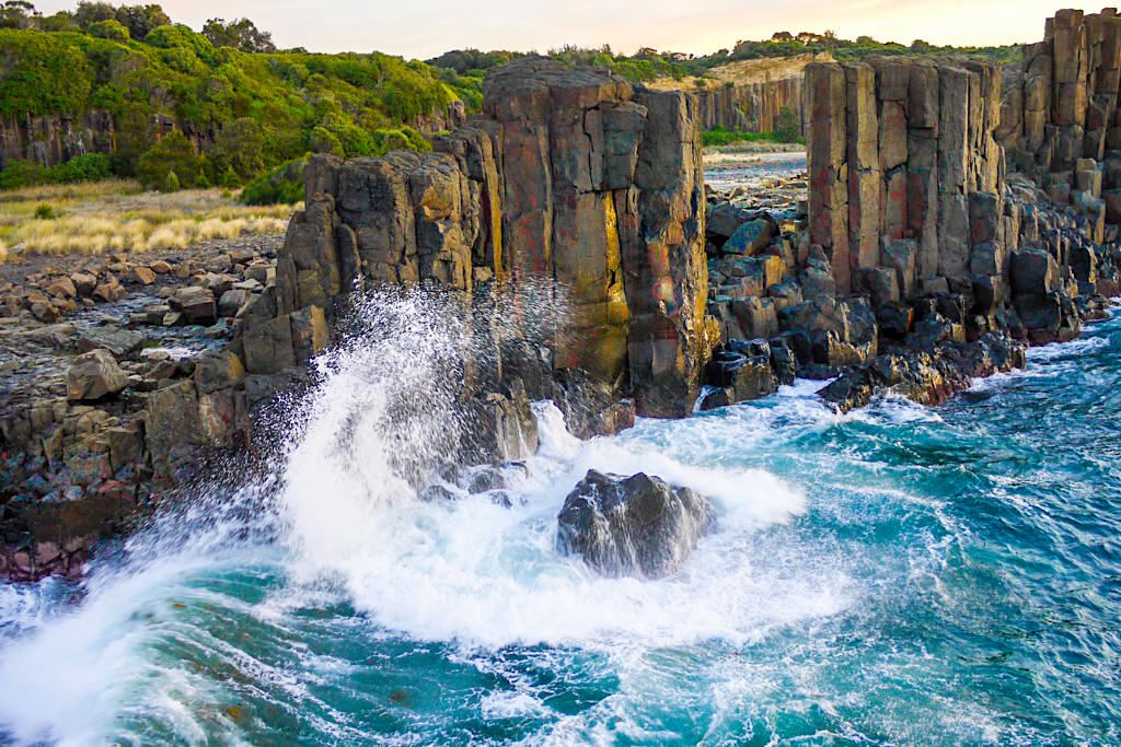 Bombo Quarry & Wellen im frühen Morgenlicht - Kiama - New South Wales