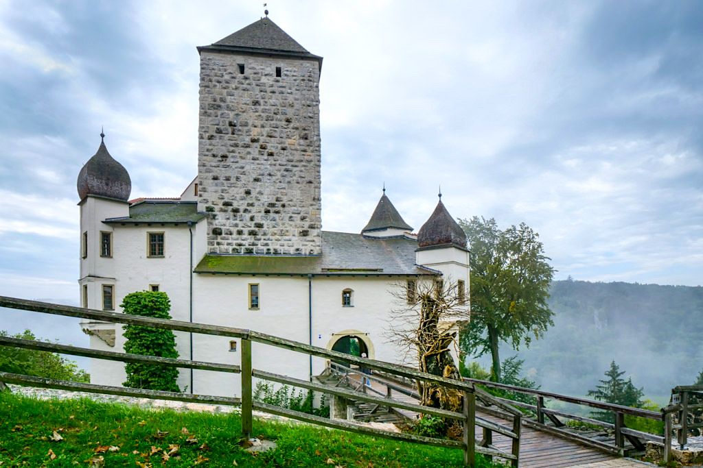 Burg Prunn mit imposantem Bergfried: Inbegriff einer mustergültigen Ritterburg - Altmühltal, Bayern