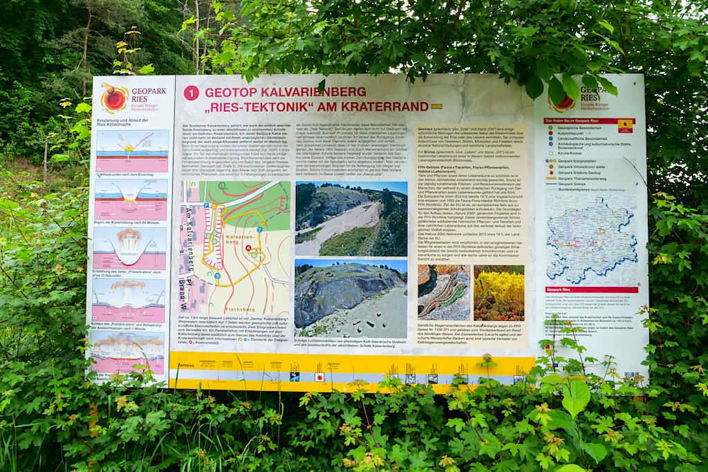 Geotop Kalvarienberg Gosheim - Infotafeln beschreiben die jeweiligen Geotope - Bayern