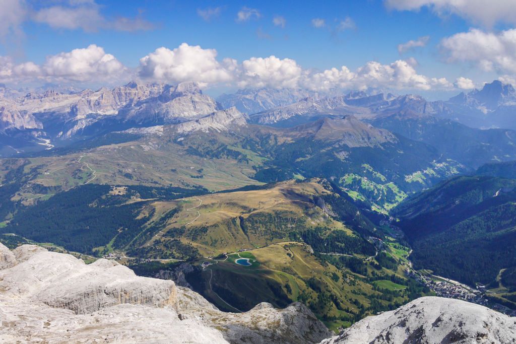 Atemberaubend schöne Gipfelausblicke & Alpen-Panoramen vom Piz Boe dem höchsten Berg der Sella-Gruppe -Dolomiten, Südtirol