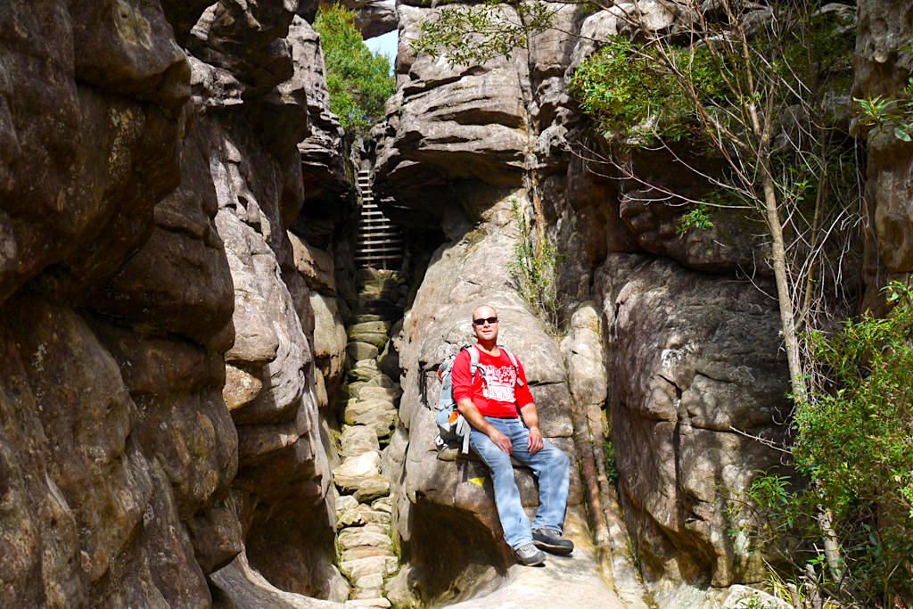 Grampians National Park Highlights - Spektakuläre Pinnacle Lookout Wanderung führt durch die felsig-enge Silent Street - Victoria