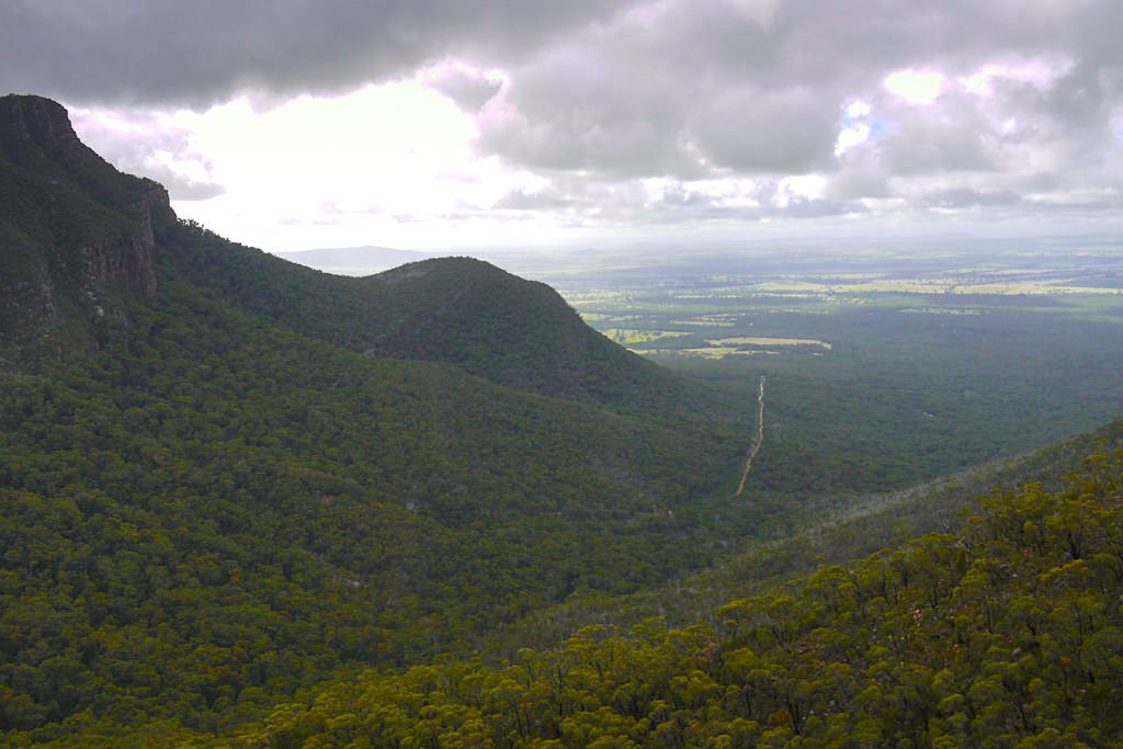 Die Grampians Road führt mitten durch den Grampians Nationalpark zu vielen Highlights - Victoria - Australien