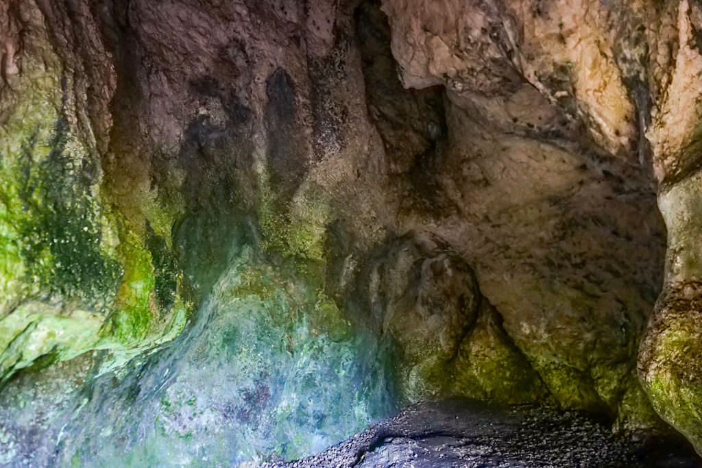 Grosse Ofnethöhle am Geotop Riegelberg - Schäferweg Wanderung im Donau-Ries - Bayern