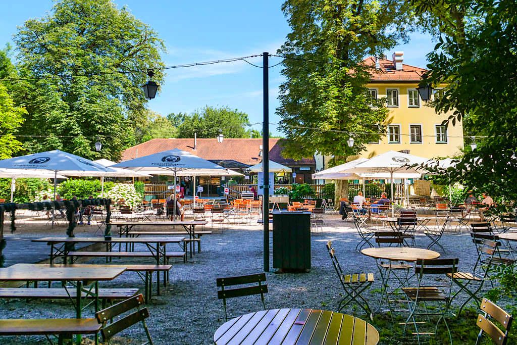 Hirschau Biergarten im Nordteil des Englischer Gartens - Münchner Biergärten - Bayern