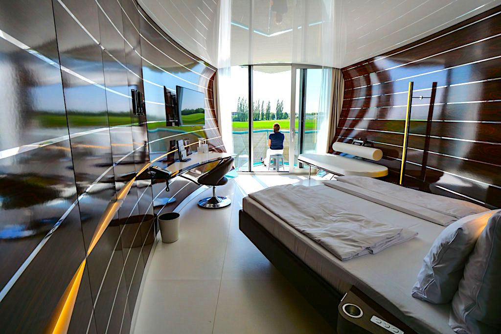 Hotel Victory - Super stylische Hochglanz Yacht-Kabine mit Ausblick auf die Umgebung von Erding - Therme Erding - Bayern