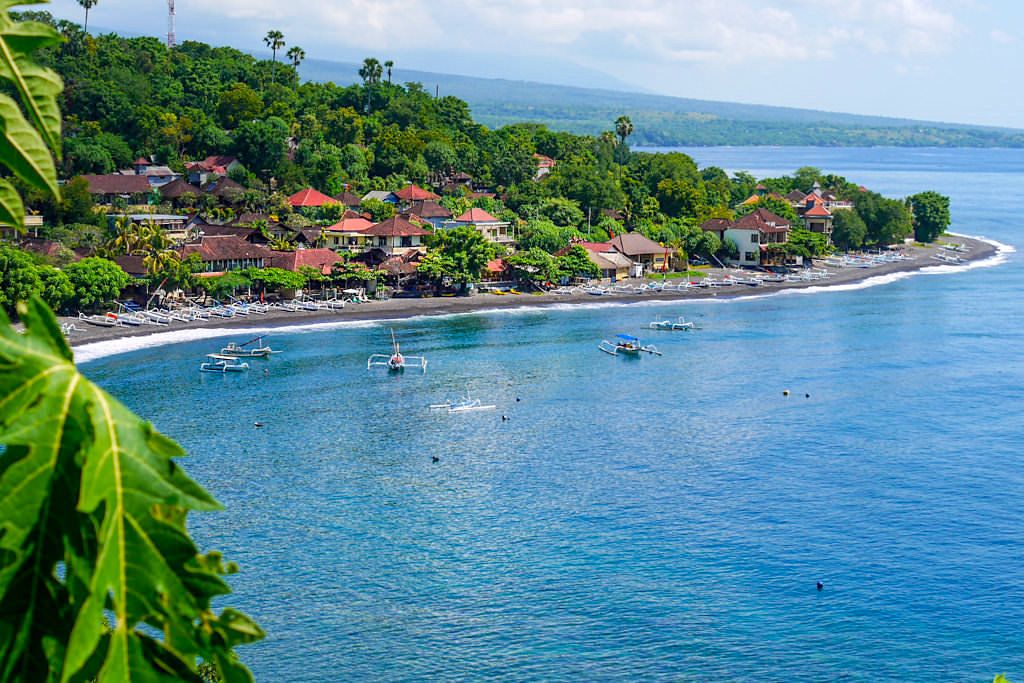 Schöner Jemeluk Beach - Ein Highlight von Amed Bali - Indonesien
