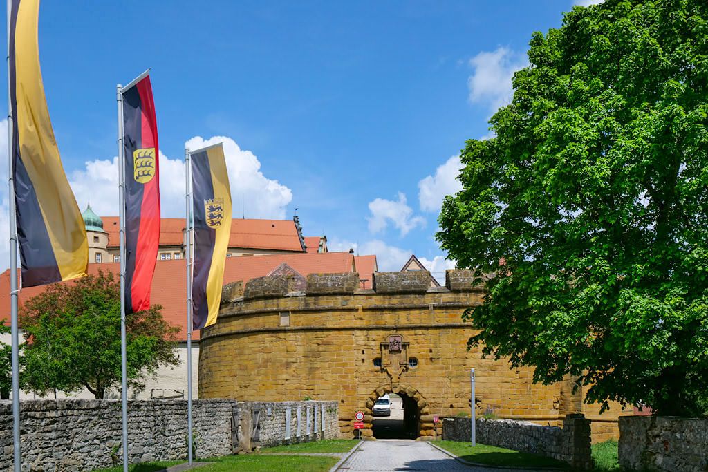 Schloss Kapfenburg - Ringmauer & Eingang zur Burg - Ferienland Donau-Ries & Schwäbische Alb, Baden-Württemberg