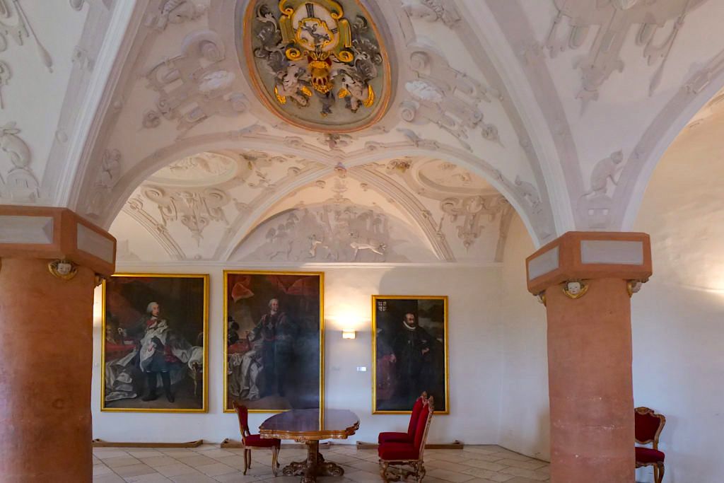 Schloss Kapfenburg - Im Rittersaal mit seinen wundervollen Stuckarbeiten darf auch geheiratet werden - Ferienland Donau-Ries & Schwäbische Alb, Baden-Württemberg