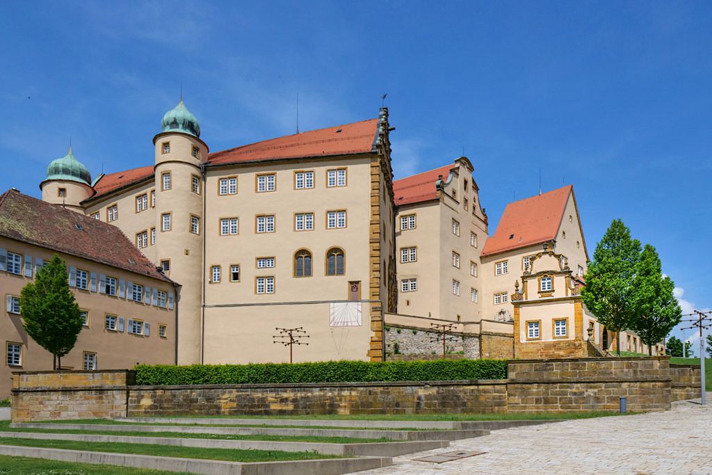 Schloss Kapfenburg - Terrassengarten wird für Open-Air-Konzerte genutzt - Schönste Burgen & Schlösser im Ferienland Donau-Ries & Schwäbische Alb, Baden-Württemberg