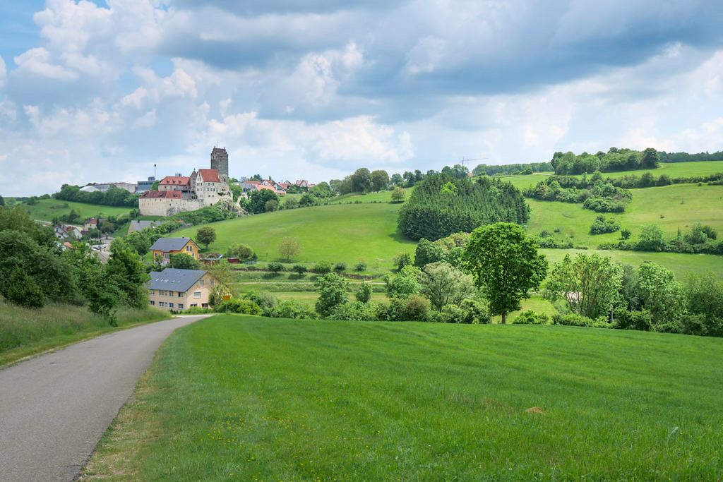 Wanderung Kloster Neresheim zur Burg Katzenstein - Ausblick auf Katzenstein & Burg Katzenstein - Ferienland Donau-Ries, Baden-Württemberg