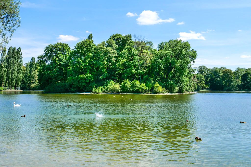 Touristenmagnet Kleinhesseloher See - Englischer Garten Sehenswürdigkeiten & München Highlights - Bayern