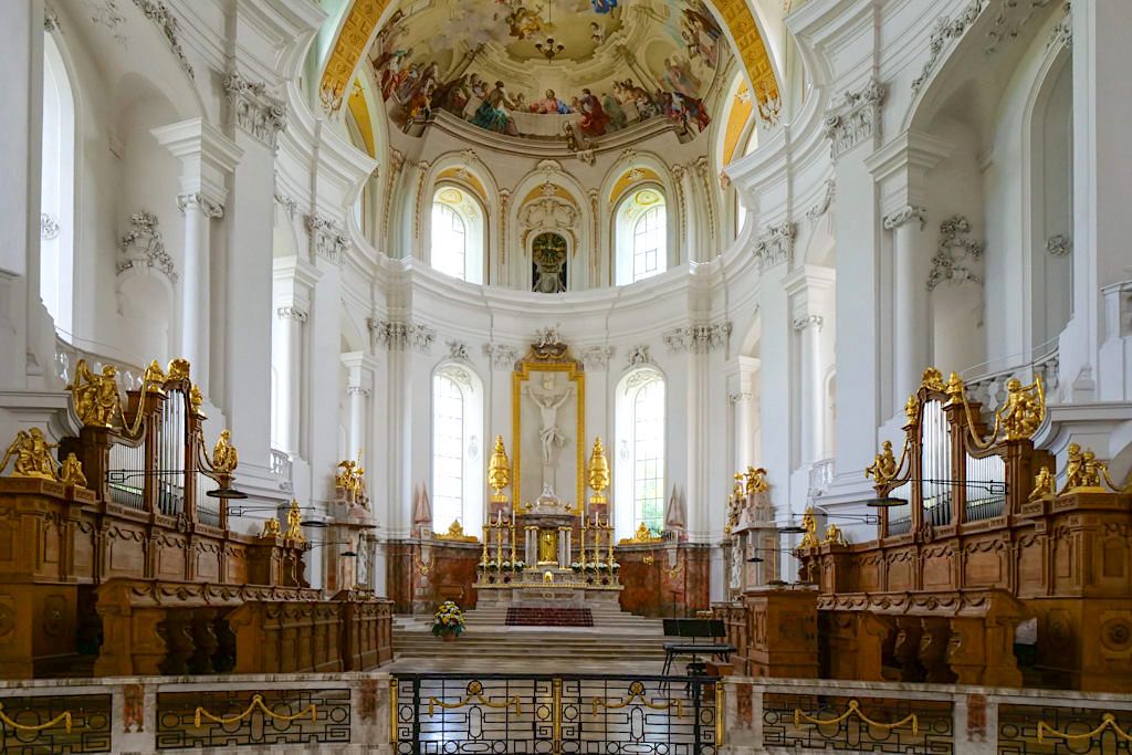 Klosterkirche Neresheim : der Altar - Ferienland Donau-Ries & Schwäbische Alb, Bayern