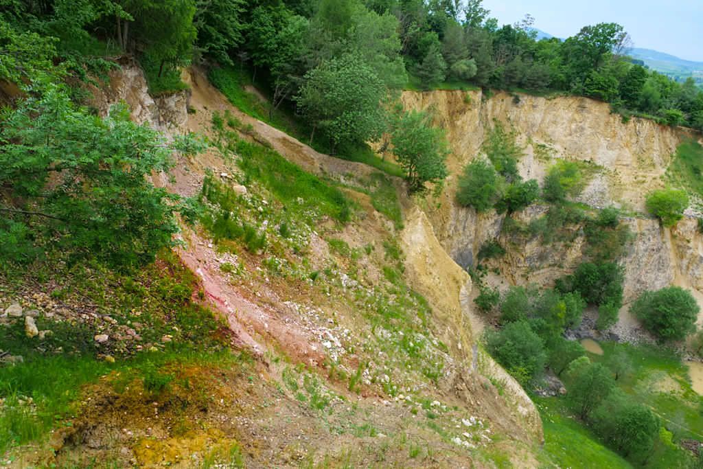 Geotop Lindle - Ries-Ereignis: Bunte Breccie oder Bunte Trümmermassen - Donau-Ries, Bayern