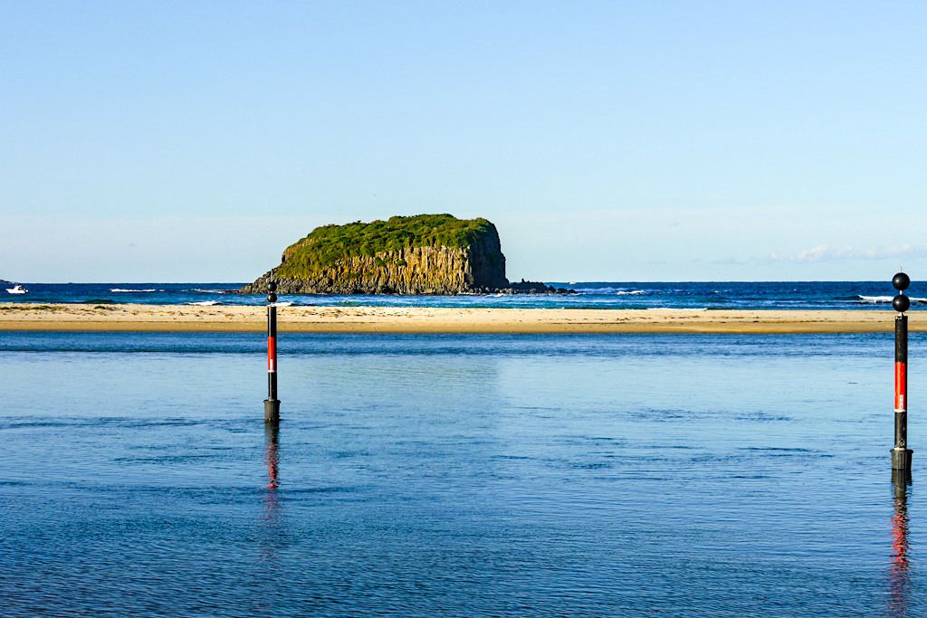 Blick auf Minnamurra Headland & Starck Island vom Minnamurra Beach aus gesehen - Kiama Highlights - New South Wales