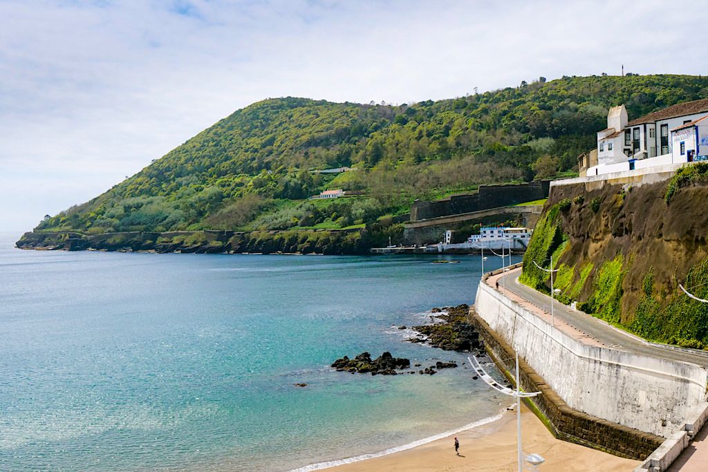 Monte Brasil vom Stand in Angra do Heroismo gesehen - Wanderwege auf Terceira - Azoren