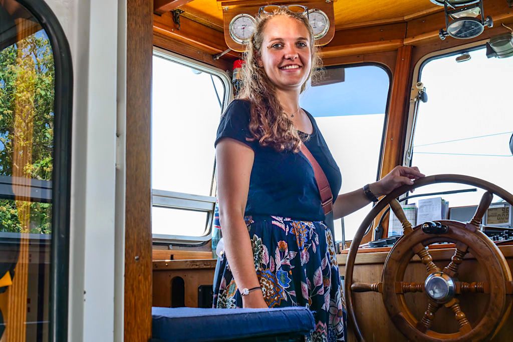 MS Gunzo - Tanja Held mit 21 Jahren ist sie die jüngste Kapitänin auf dem Bodensee geworden - Baden-Württemberg