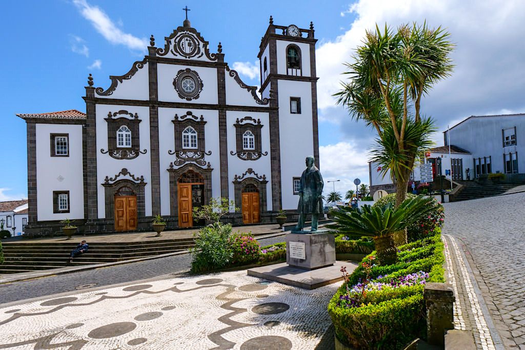 Das schöne Zentrum von Nordeste - Symbol des erfolgreichen Land of Priolo Projektes - Sao Miguel, Azoren