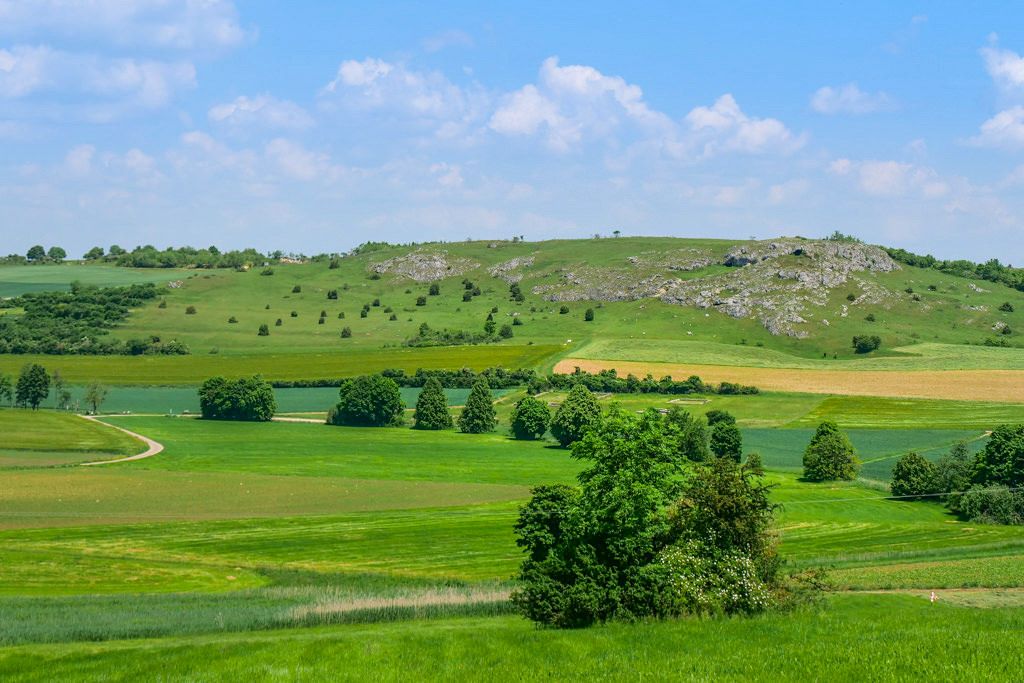 Highlights auf der Schäferweg Wanderung: 180° Panoramaausblick auf Riegelberg & Donau-Ries - Bayern