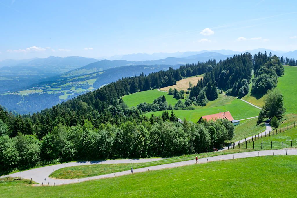 Pfänder-Gipfel - Rad- und Wanderwege laden ein, die Bergwelt zu erkunden - Bregenz, Österreich