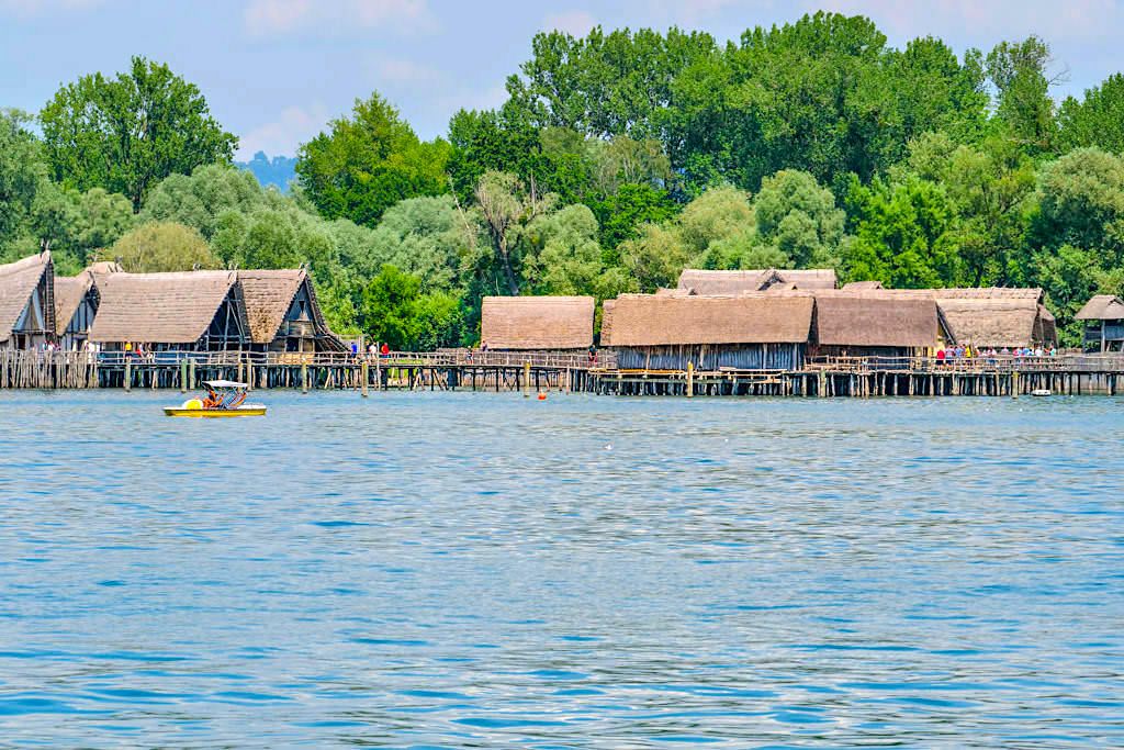 Pfahlbauten Unteruhldingen - eines der Highlights auf der Panorama-Rundfahrt auf dem Überlinger See - Bodensee, Baden-Württemberg