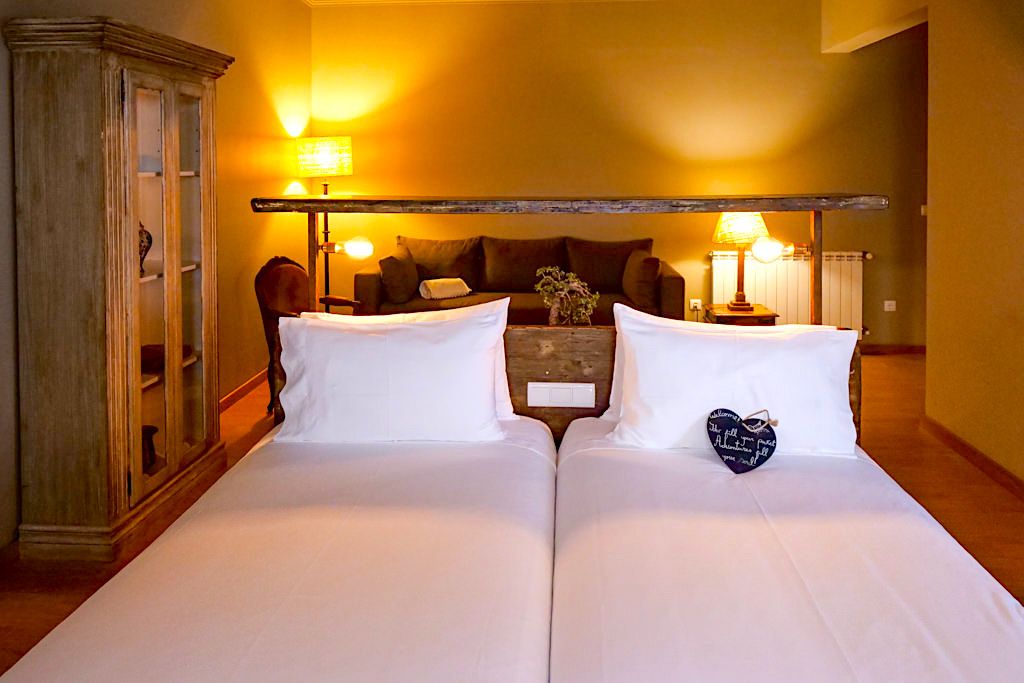 Quinta da Abelheira über den Dächern von Punta Delgada - liebevoll eingerichtete Zimmer - Sao Miguel, Azoren