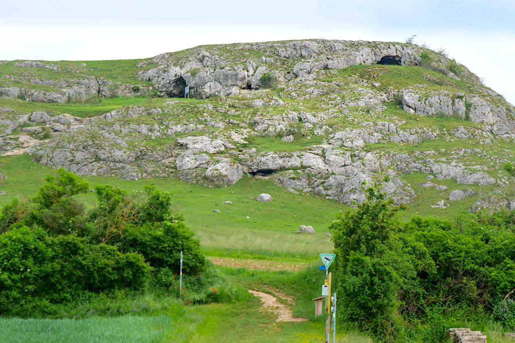 Geotop Riegelberg & Ofnethöhlen - Ries-Ereignis: Gesteinsscholle in der Megablockzone - Donau-Ries, Bayern