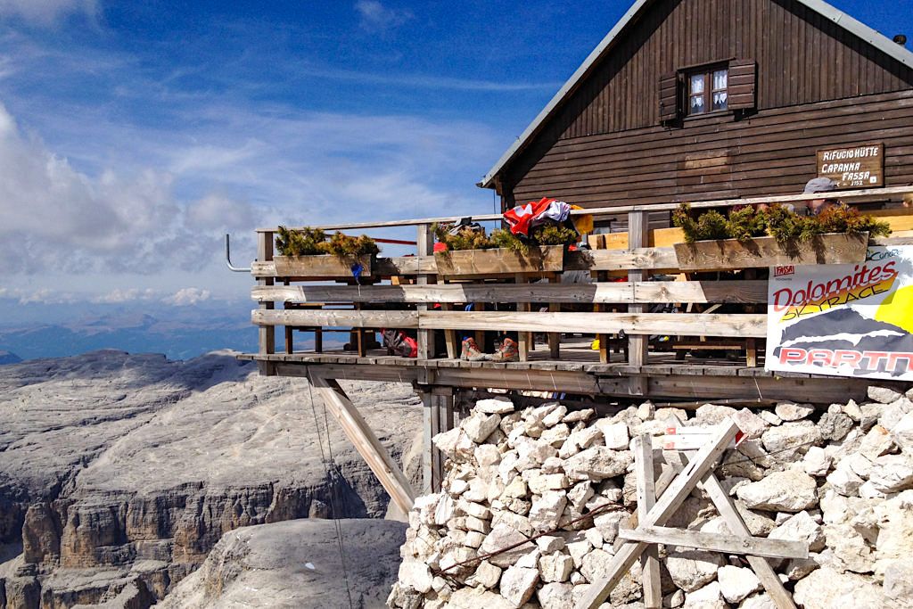 Rifugio Capanna Fassa - Piz Boe Gipfel-Hütte auf dem höchsten Berg der Sella-Gruppe - Dolomiten, Südtirol