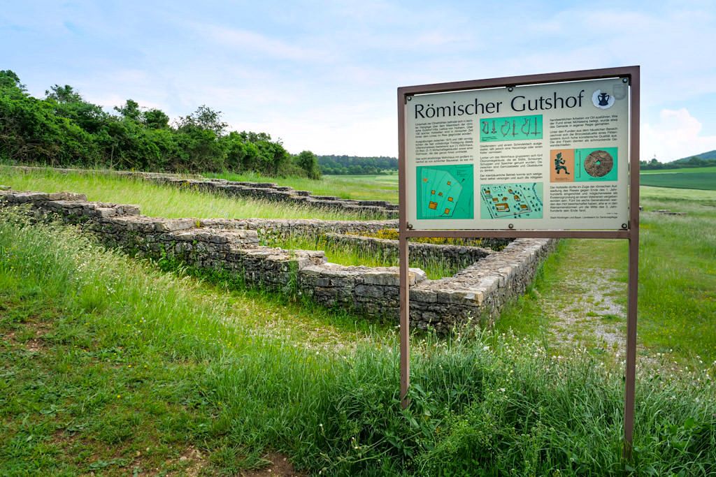 Überreste eines Römischen Gutshofes am Riegelberg - Schäferweg Wanderung im Donau-Ries - Bayern