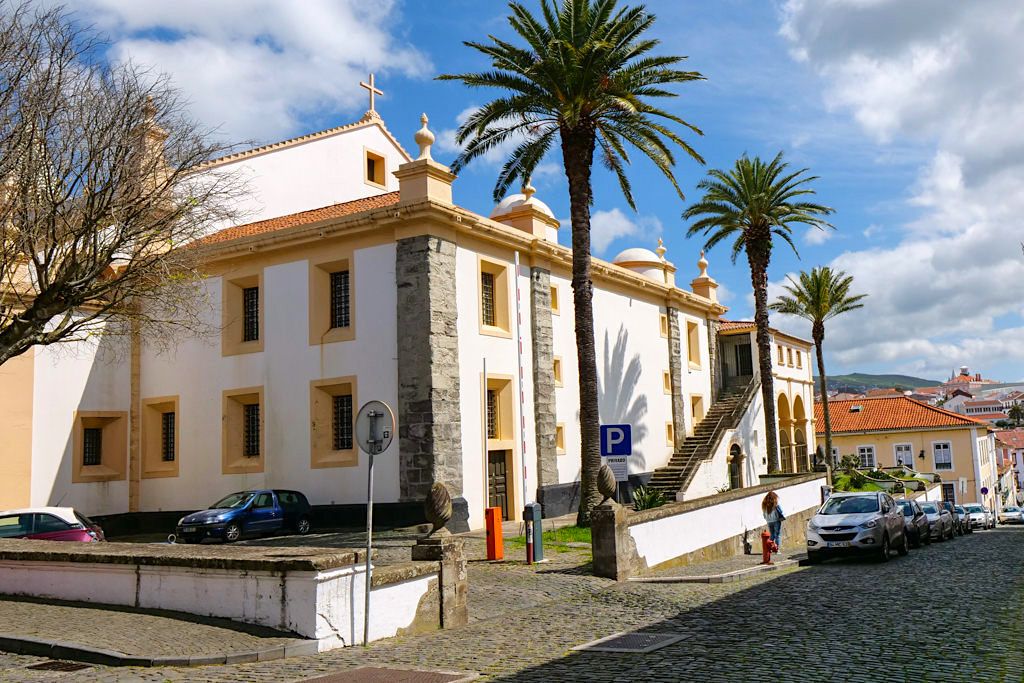 Igreja do Santissimo Salvador da Sé - Die Rückansicht der größten Kirche von Angra do Heroismo - Terceira - Azoren