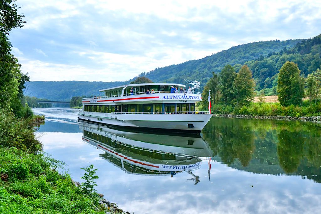 Schifffahrt Altmühltal mit der Altmühlperle auf dem Main-Donau-Kanal - Naturpark Altmühltal - Bayern