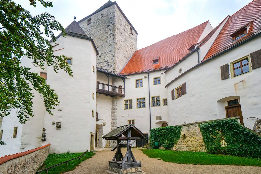 Schloss Prunn - Beeindruckender Innenhof - Altmühltal, Bayern