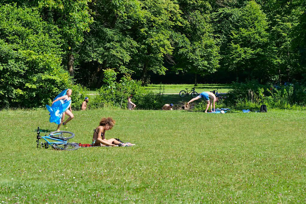 Englischer Garten - Schwabinger Bucht eine offizielle Nacktbadewiese im Nordteil - München, Bayern