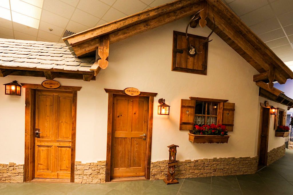 Therme Erding - Urige Alm Chalets als Familien-Suiten im Galaxy - Bayern