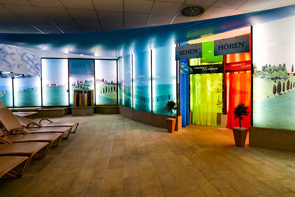 Therme Erding - Sinnesreise in Form von Licht und Farben in der Therme - Bayern
