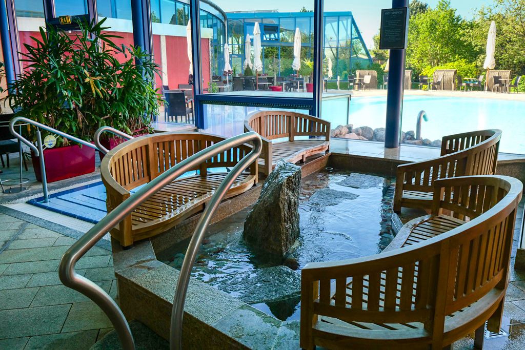 Therme Erding - Durchgang zum Terrassenpool im Saunen & VitalTherme - Bayern