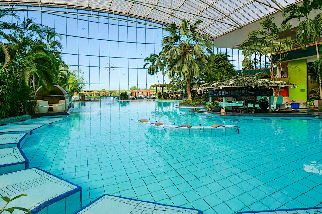 Therme Erding - Riesige Pool-Landschaften: Vitalpool im Saunen & VitalTherme-Bereich - Bayern