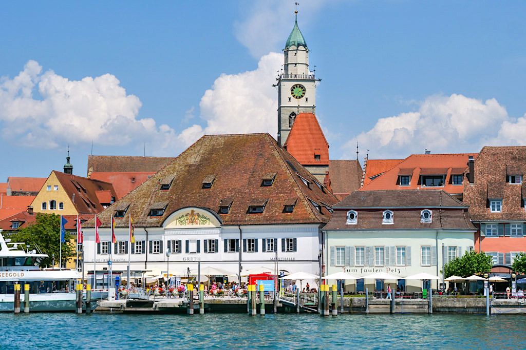 Überlingen am See - Beeindruckende Uferpromenade vom Bodensee aus gesehen - Baden-Württemberg
