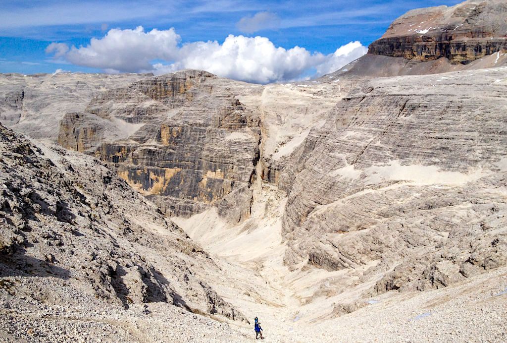 Abstieg ins Val del Fos oder Fos Tal - Leichte Piz Boe Wanderungen mit grandiosen Ausblicken - Sella, Dolomiten - Südtirol