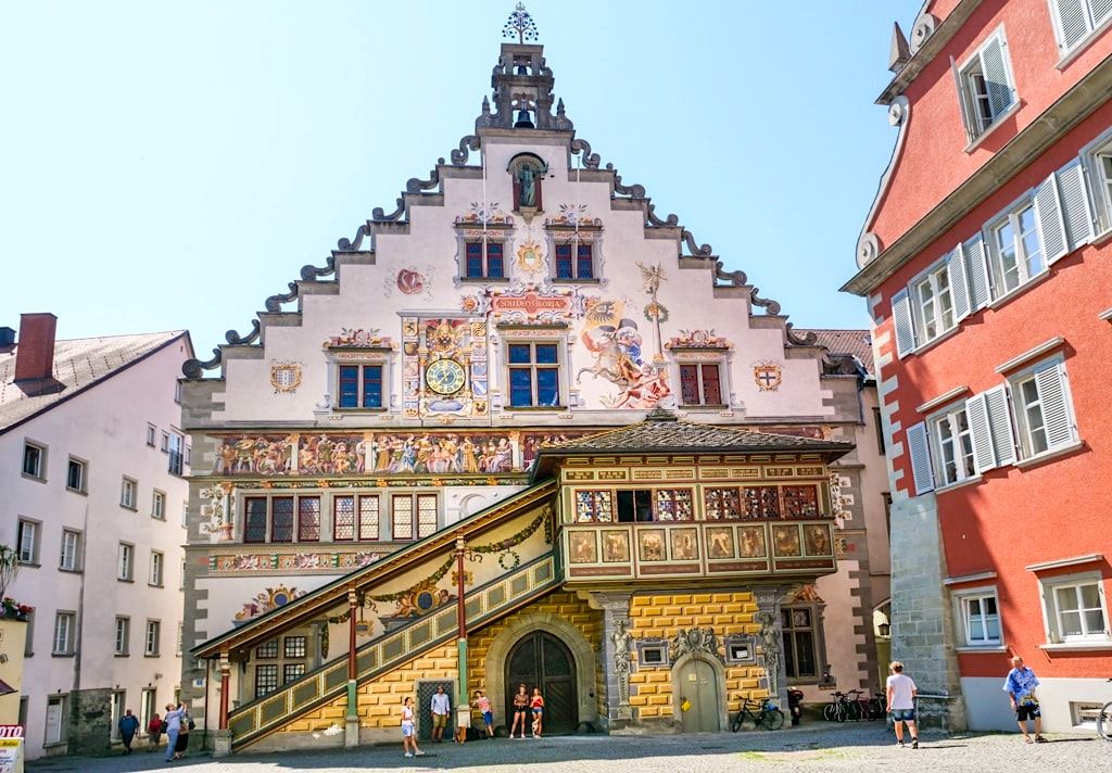 Alte Rathaus auf der Insel Lindau: das schönste Gebäude der Stadt- Stadtbesichtigung auf der Dreiländer-Bodensee-Schiffsfahrt - Bayern