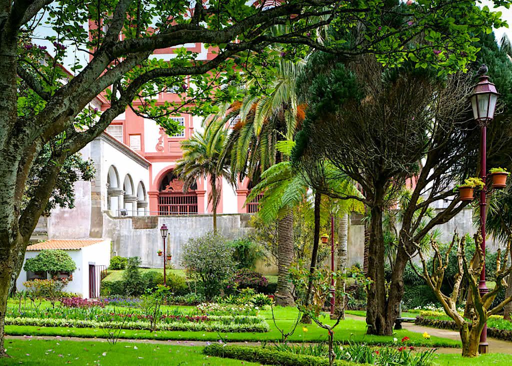 Angra do Heroismo - Jardim Publico: eingebettet in eine Stadt voller Prachtbauten - Terceira - Azoren
