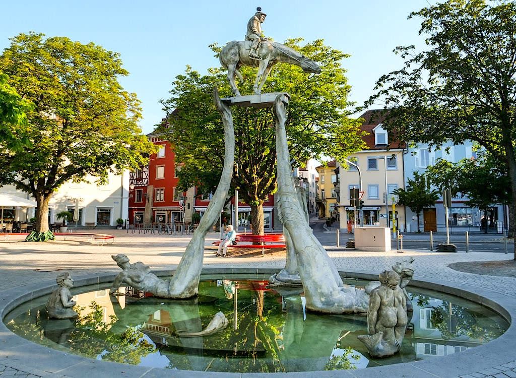 Bodenseereiter in Überlingen am See - Peter Lenk Skulpturen am Bodensee - Baden-Württemberg