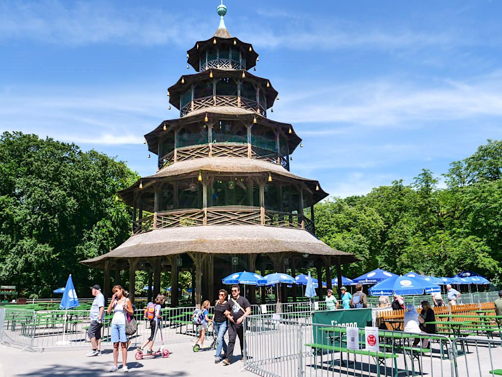 Chinesischer Turm zu Corona Zeiten - Englischer Garten in München - Bayern