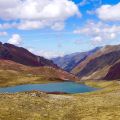 Von Lima nach Cusco über die Hochlandroute - Straße und Bahnschienen zum Ticlio Pass bei San Mateo - Peru